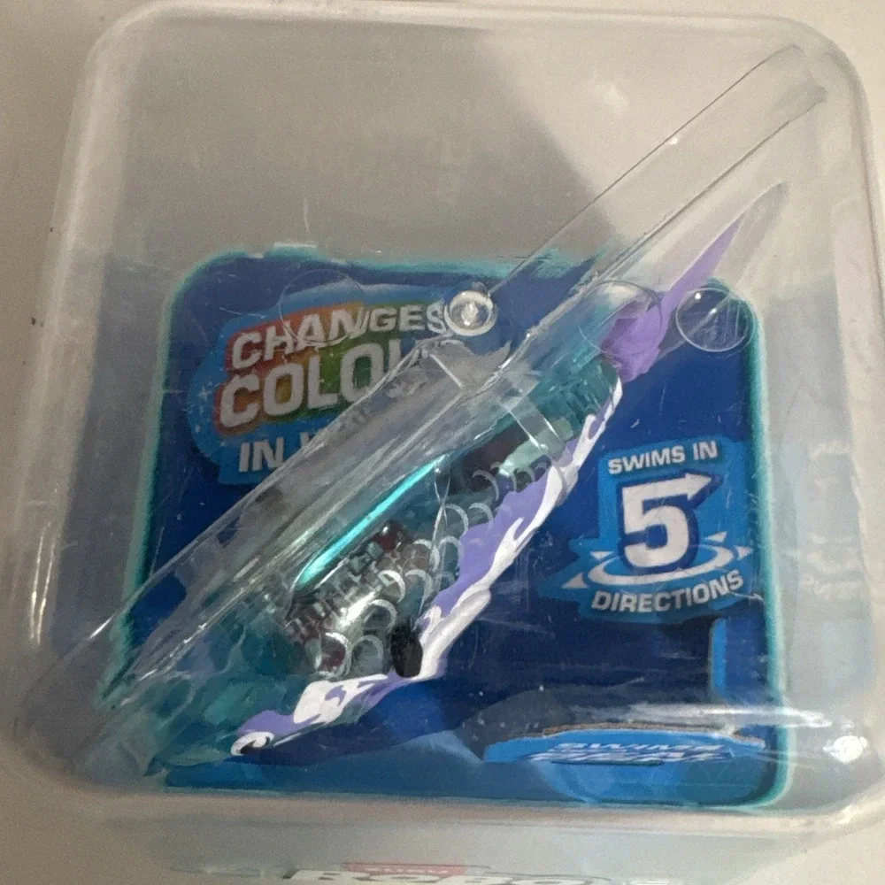 Zuru ROBO FISH Alive Teal Color Changing Water Swimming‎ Fish Toy SEALED E13D